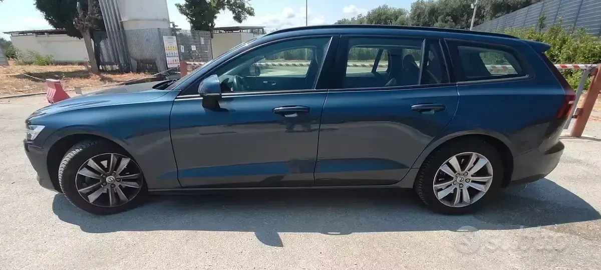 Usata Volvo V60 Business Edition 150 CV (110 kW) 2019 Bluazzurro Station wagon