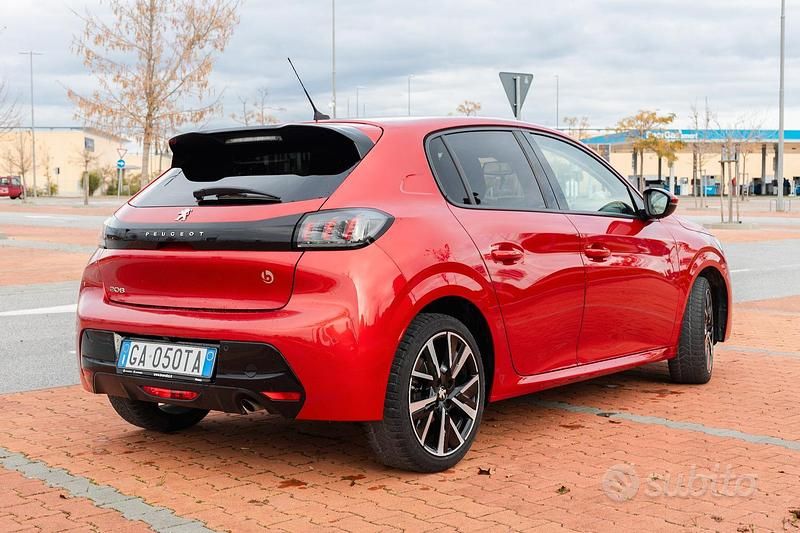 Usata Peugeot 208 101 CV (74 kW) 2020 Rosso Utilitaria