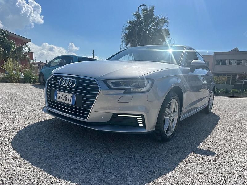 Argento Usata 2018 Audi A3 e-tron Premium Due volumi | 18.000 € (Buon prezzo) - Immagine 1/4