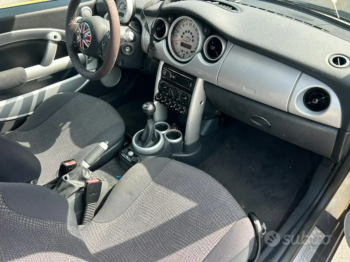 Usata Mini Cooper 116 CV (85 kW) 2003 Nero Utilitaria