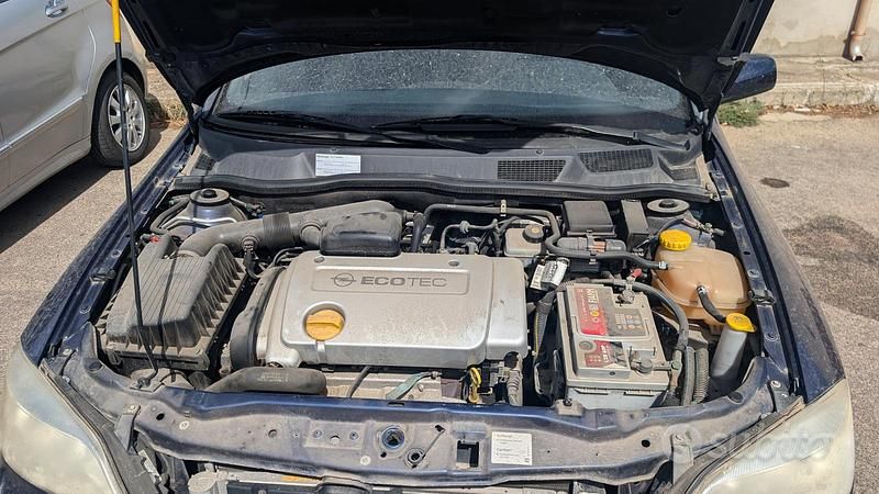 Usata Opel Astra 105 CV (77 kW) 2005 Blu Berlina