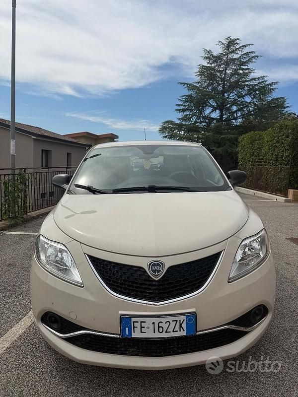Usata Lancia Ypsilon 69 CV (50 kW) 2016 Utilitaria