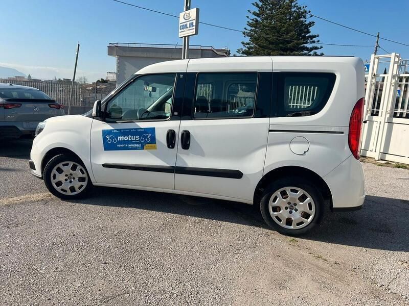 Usata Fiat Doblò Lounge 104 CV (76 kW) 2019 Bianco Monovolume