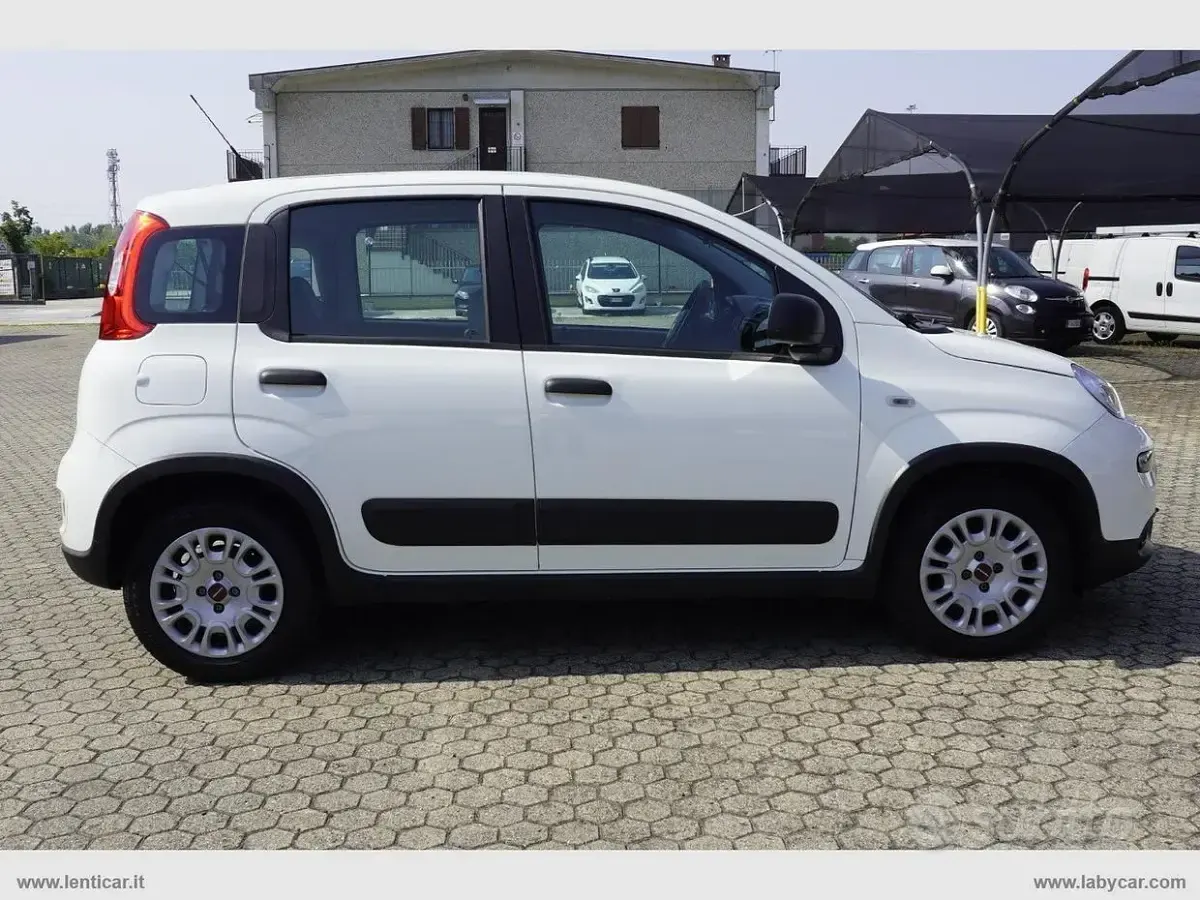 Usata Fiat Panda Street 70 CV (51 kW) 2022 Bianco Utilitaria