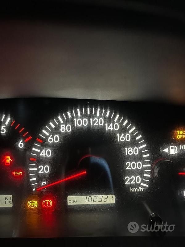 Usata Toyota Corolla 90 CV (66 kW) 2006 Grigio Berlina