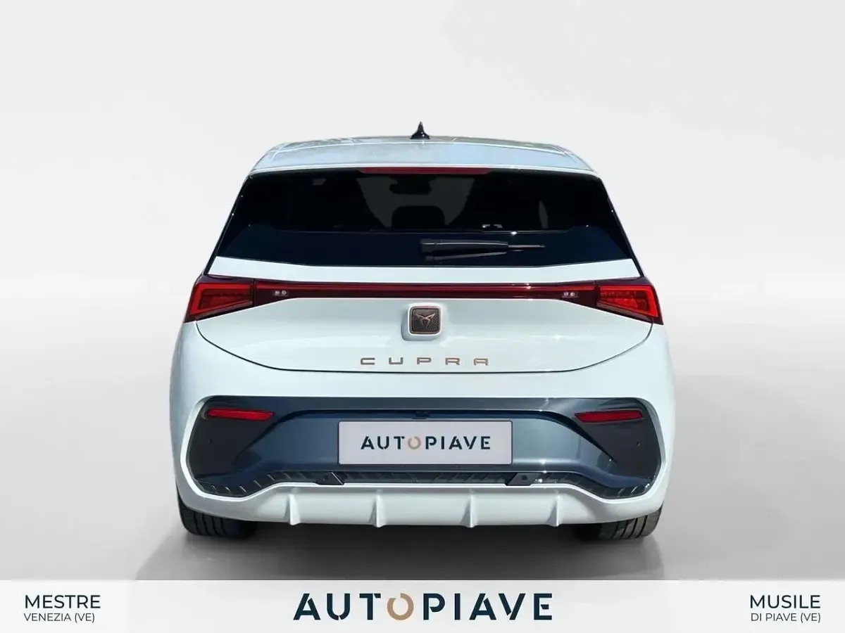 Usata Cupra Born e-Boost 169 kW (231 CV) 2023 Bianco Utilitaria