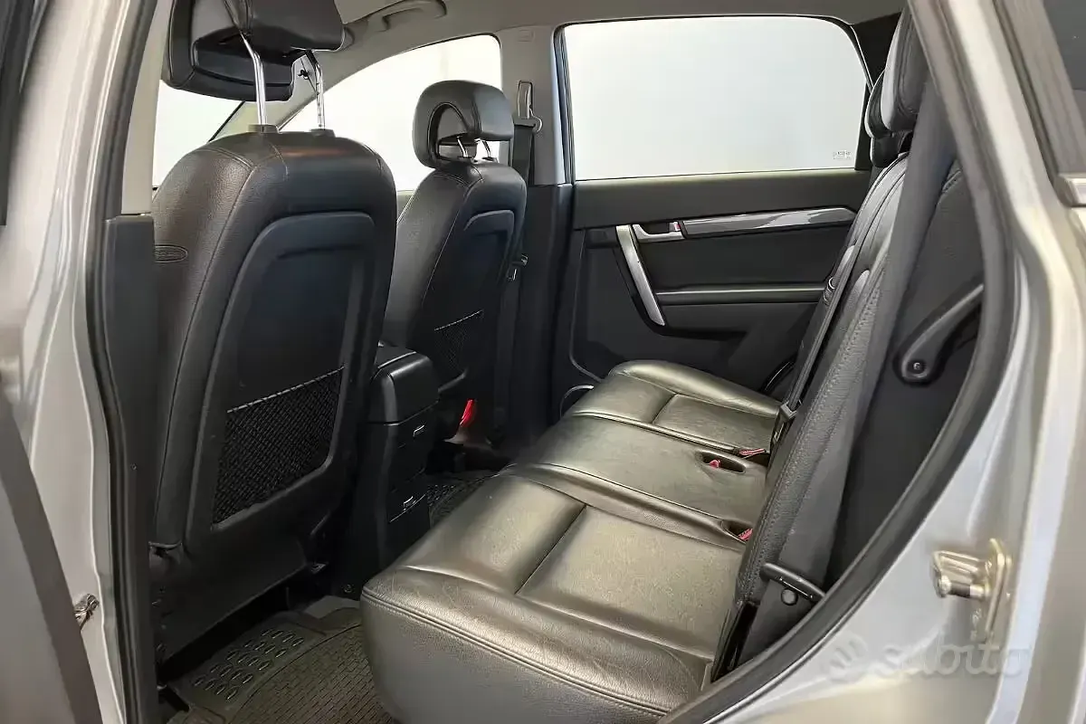 Usata Chevrolet Captiva 150 CV (110 kW) 2007 Grigio SUV