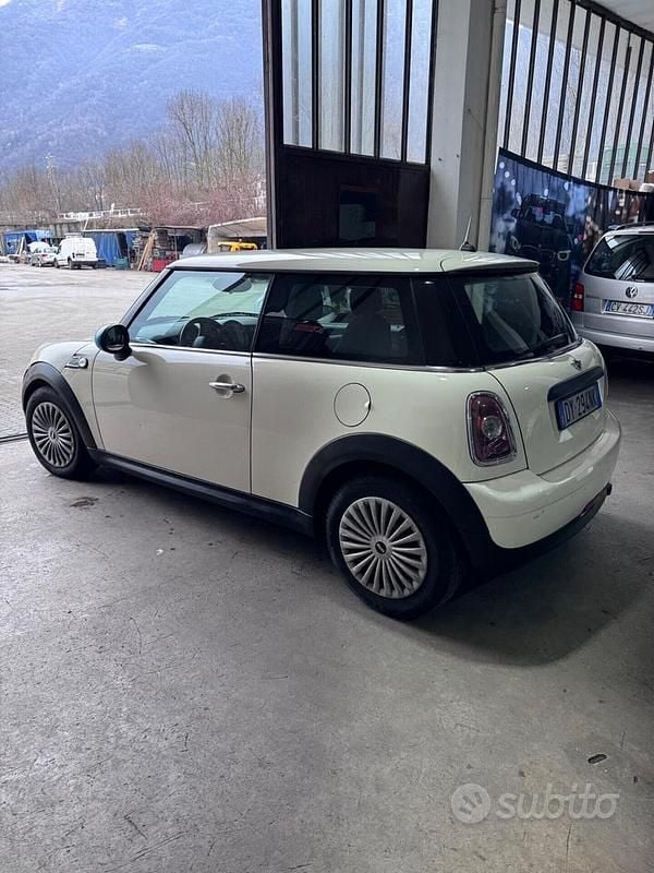 Usata Mini Cooper Coupé 74 CV (54 kW) 2009 Beige Coupé