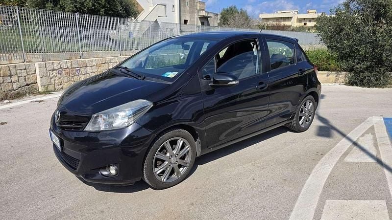Usata Toyota Yaris Active 90 CV (66 kW) 2012 Utilitaria