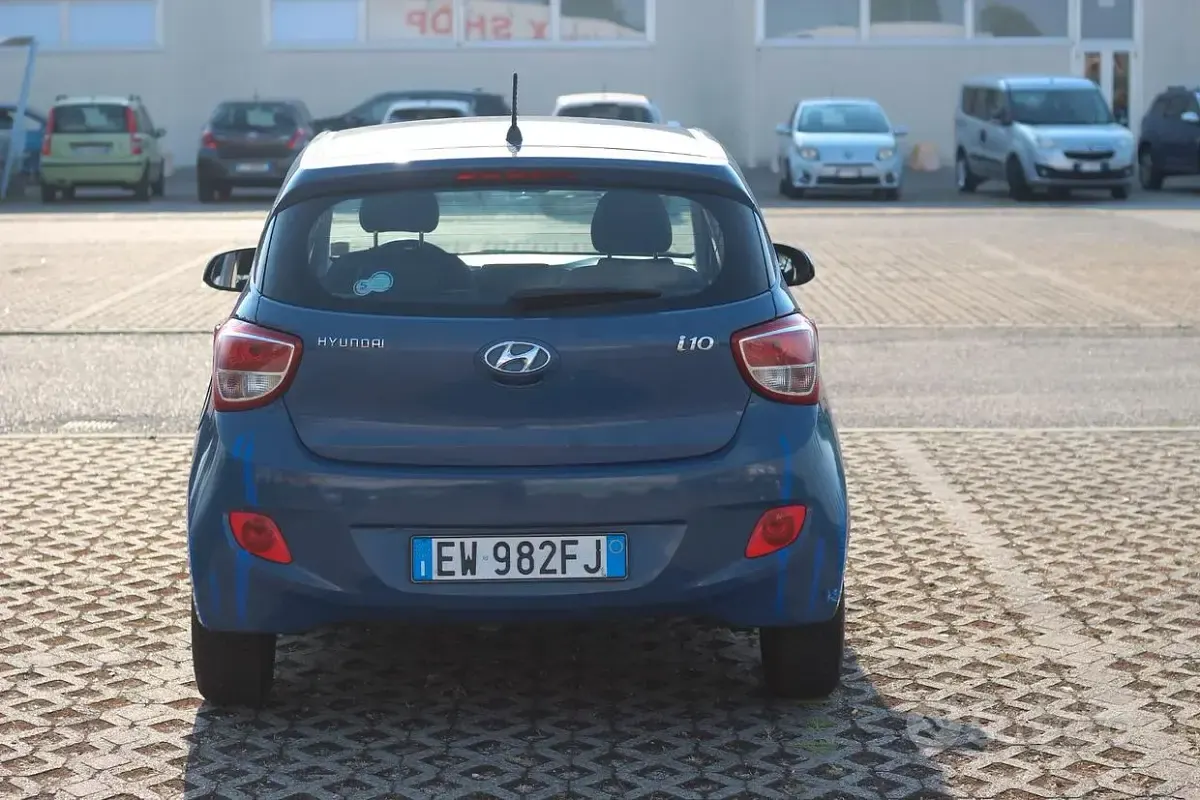 Usata Hyundai i10 Style 67 CV (49 kW) 2014 Bluazzurro Utilitaria