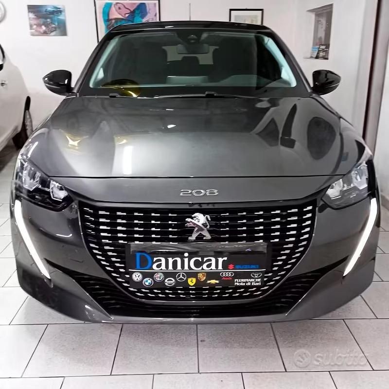 Usata Peugeot 208 Style 74 CV (54 kW) 2023 Grigio Utilitaria
