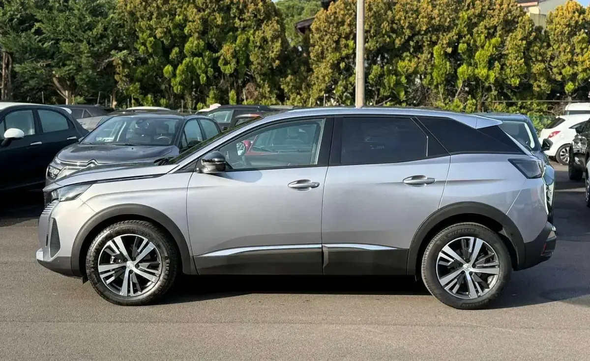 Usata Peugeot 3008 Allure 131 CV (96 kW) 2024 Grigio SUV