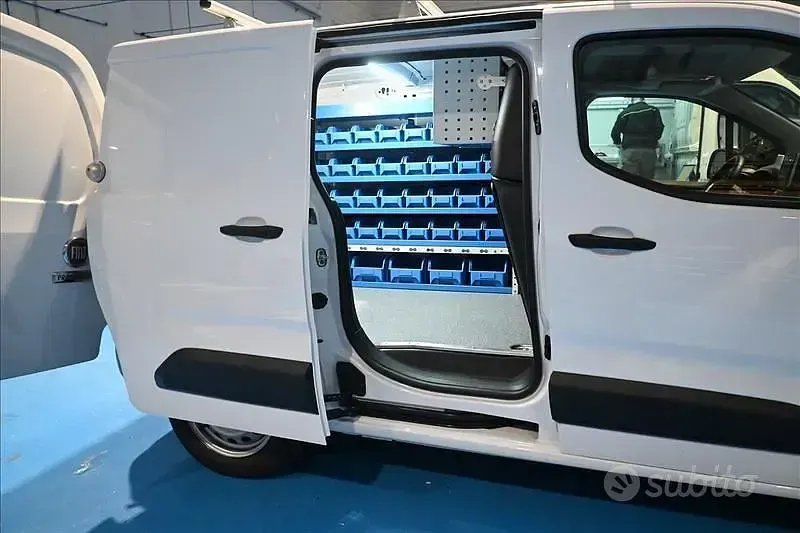 Usata Fiat Doblò 130 CV (95 kW) 2023 Bianco Monovolume