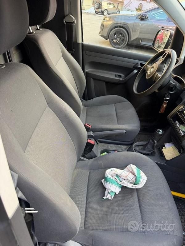 Begagnad VW Caddy 102 HK (75 kW) 2015 Grå Minibuss