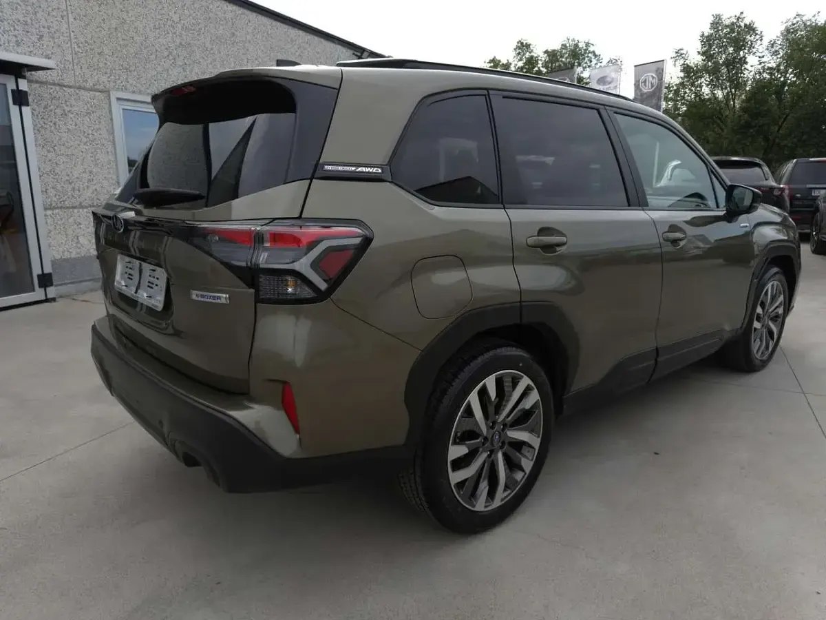 Usata Subaru Forester Premium 136 CV (100 kW) 2024 Argento SUV