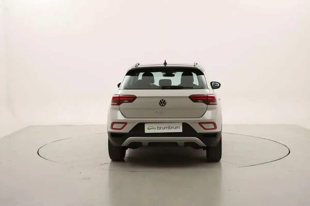 Usata VW T-Roc Life 110 CV (80 kW) 2022 Grigio SUV