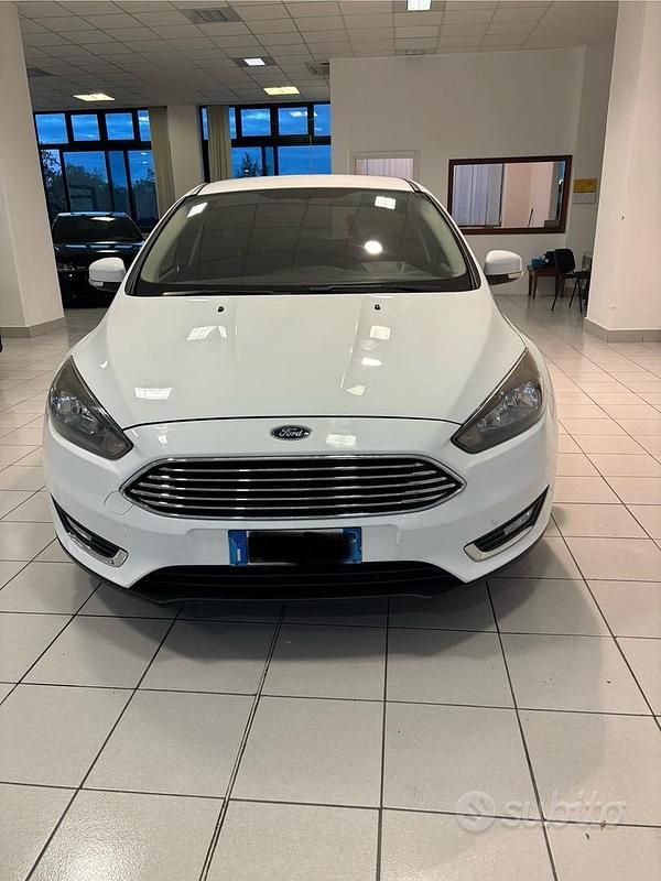 Usata Ford Focus Titanium 120 CV (88 kW) 2017 Beige Berlina
