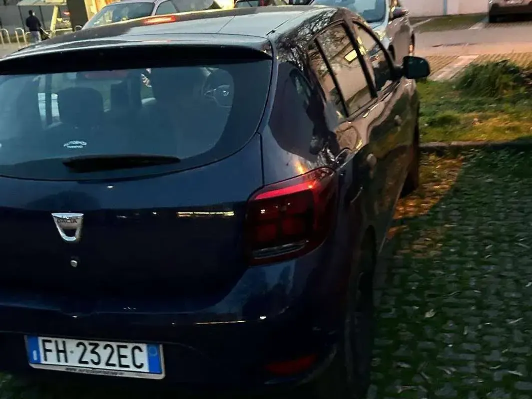 Usata Dacia Sandero Ambiance 75 CV (55 kW) 2017 Blu/azzurro Berlina