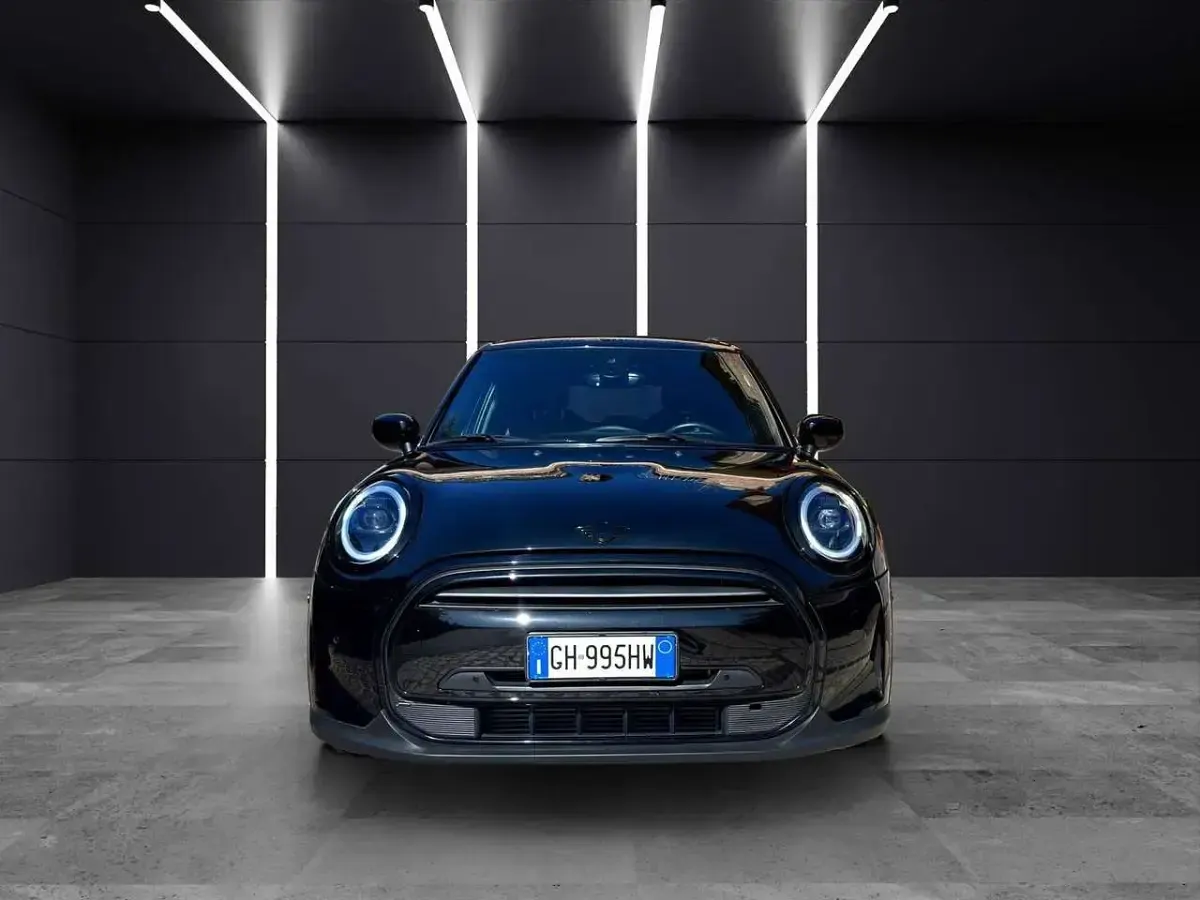 Usata Mini ONE Classic 75 CV (55 kW) 2021 Midnight black Utilitaria