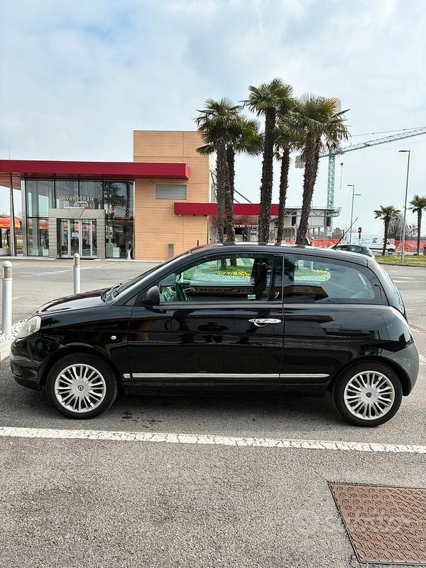 Usata Lancia Ypsilon 69 CV (50 kW) 2011 Nero Utilitaria