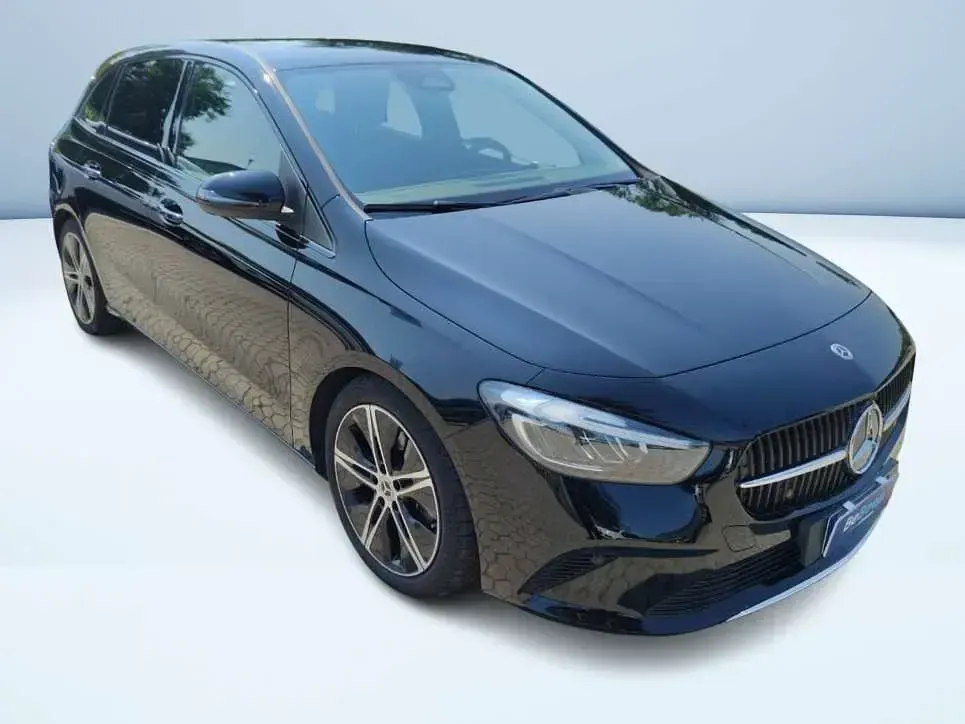 Usata Mercedes B180 Advanced 116 CV (85 kW) 2024 Nero Utilitaria