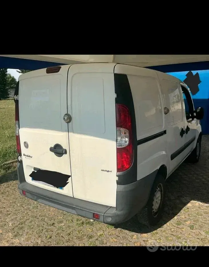 Usata Fiat Doblò 75 CV (55 kW) 2009 Bianco Monovolume