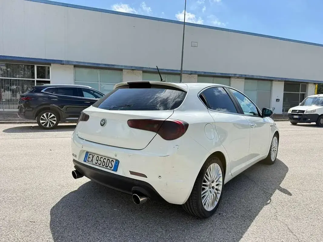 Usata Alfa Romeo Giulietta Progression 140 CV (102 kW) 2011 Utilitaria