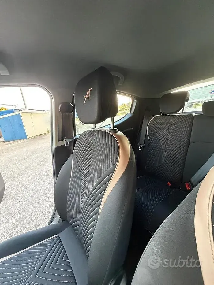 Usata Lancia Ypsilon 69 CV (50 kW) 2022 Grigio Utilitaria