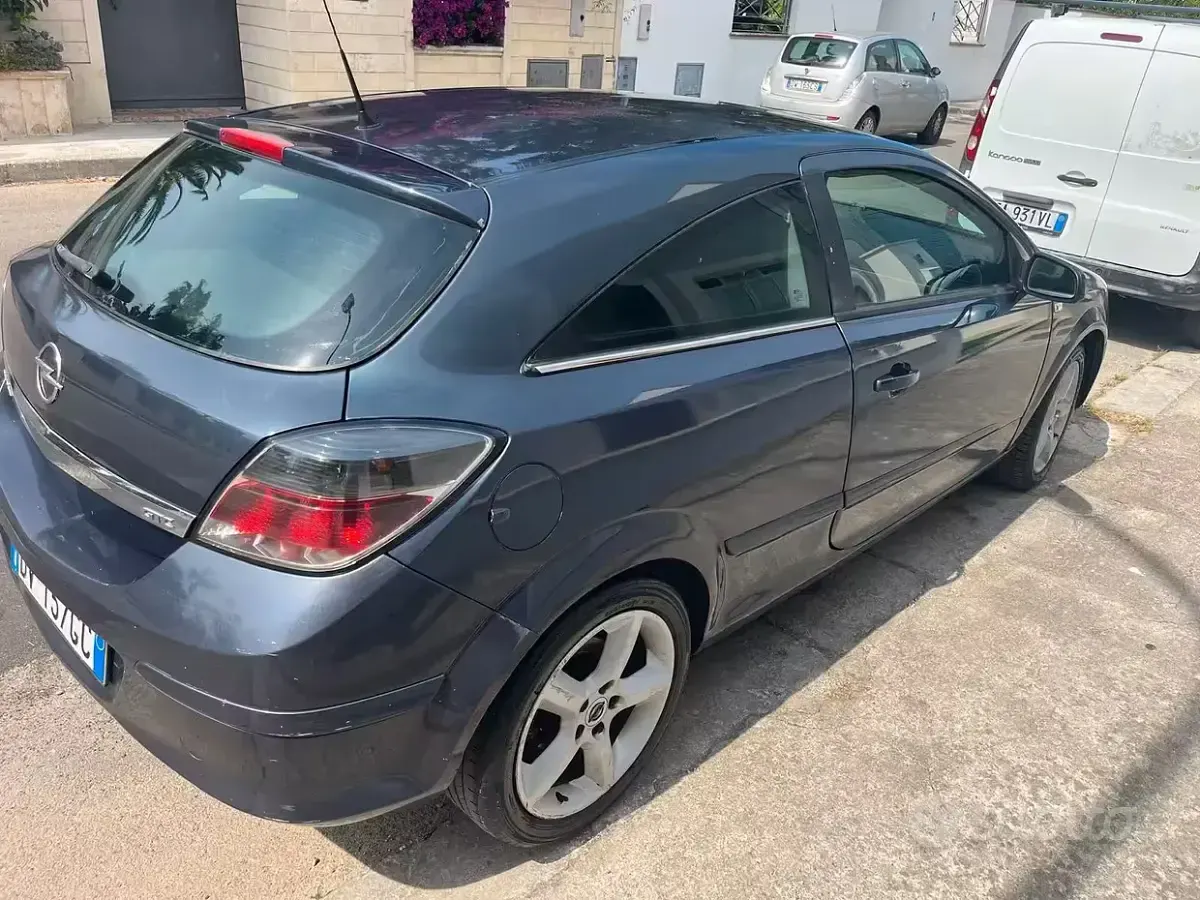 Usata Opel Astra 110 CV (80 kW) 2007 Grigio Utilitaria