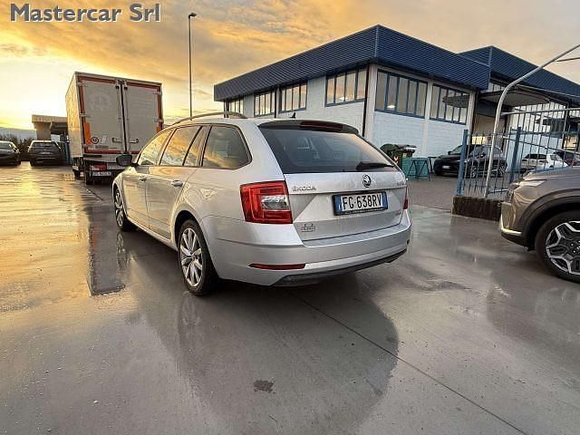 Usata Skoda Octavia Executive 110 CV (80 kW) 2017 Argento Station wagon