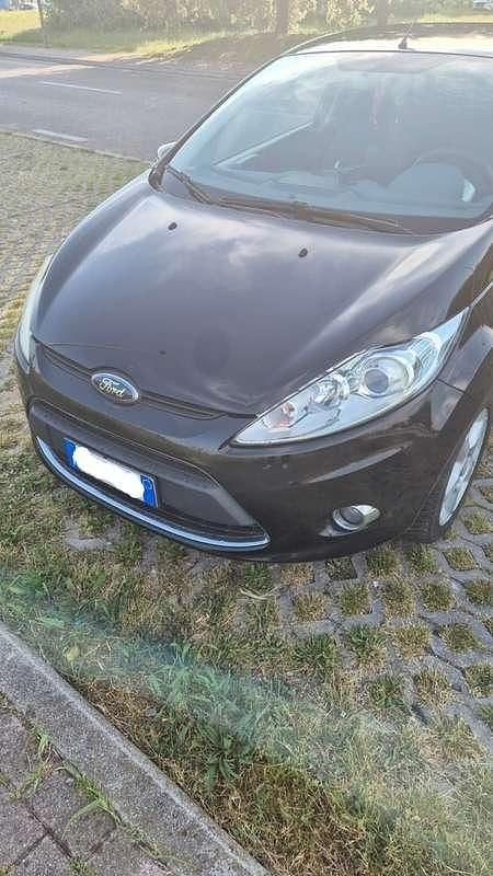 Usata Ford Fiesta Titanium 82 CV (60 kW) 2013 Nero Berlina