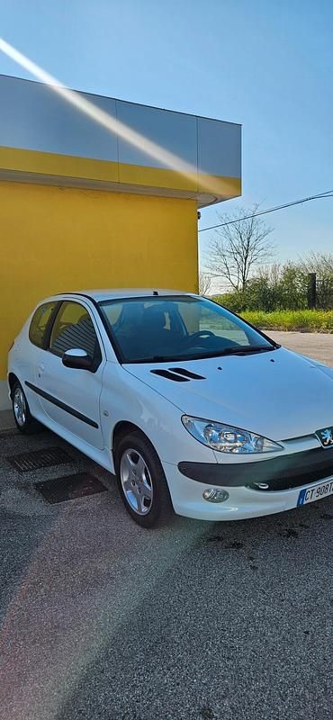 Usata Peugeot 206 60 CV (44 kW) 2005 Bianco Berlina