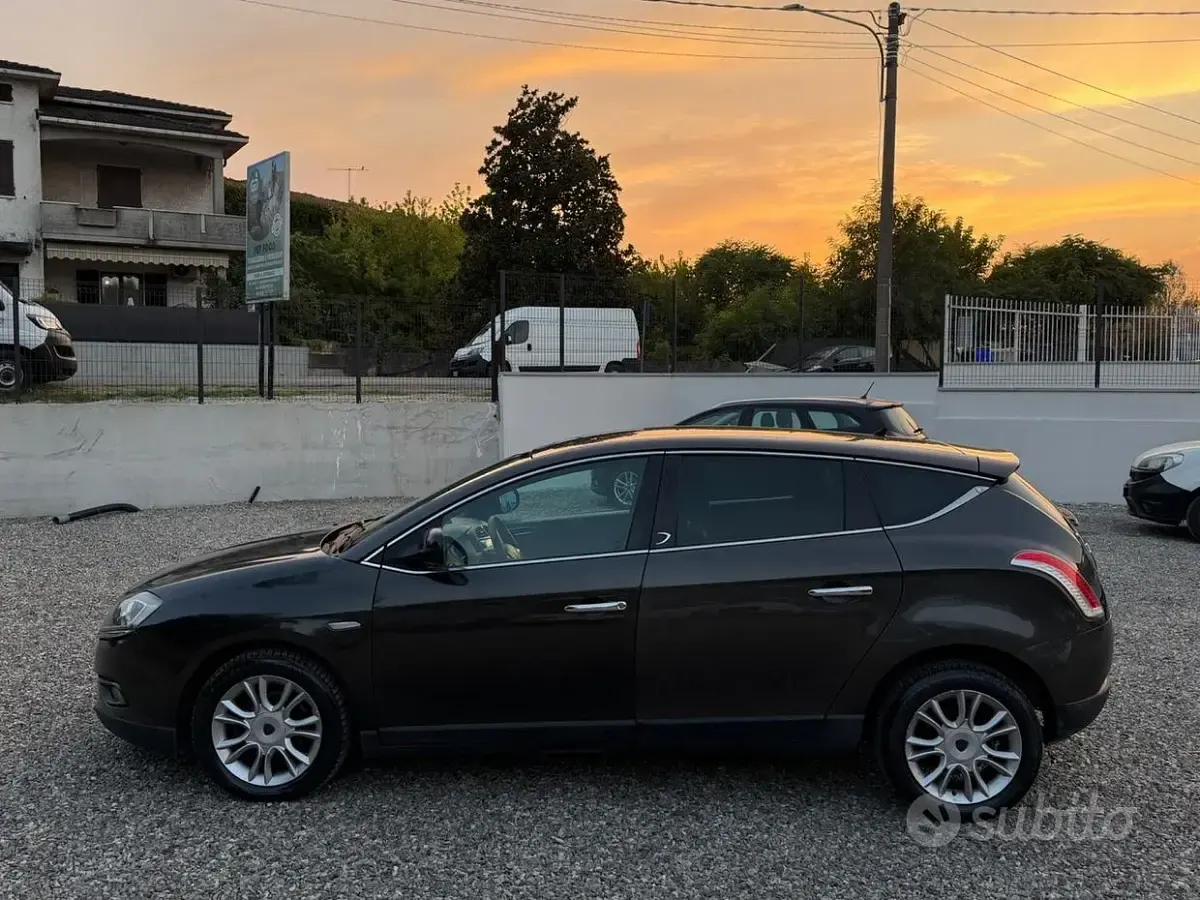 Usata Lancia Delta 120 CV (88 kW) 2008 Grigio Utilitaria