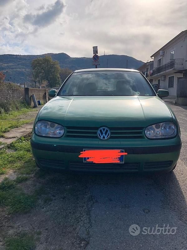 Usata VW Golf IV 101 CV (74 kW) 2002 Verde Berlina