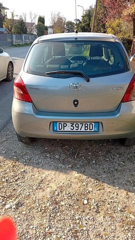 Usata Toyota Yaris Sol 87 CV (63 kW) 2008 Grigio Utilitaria