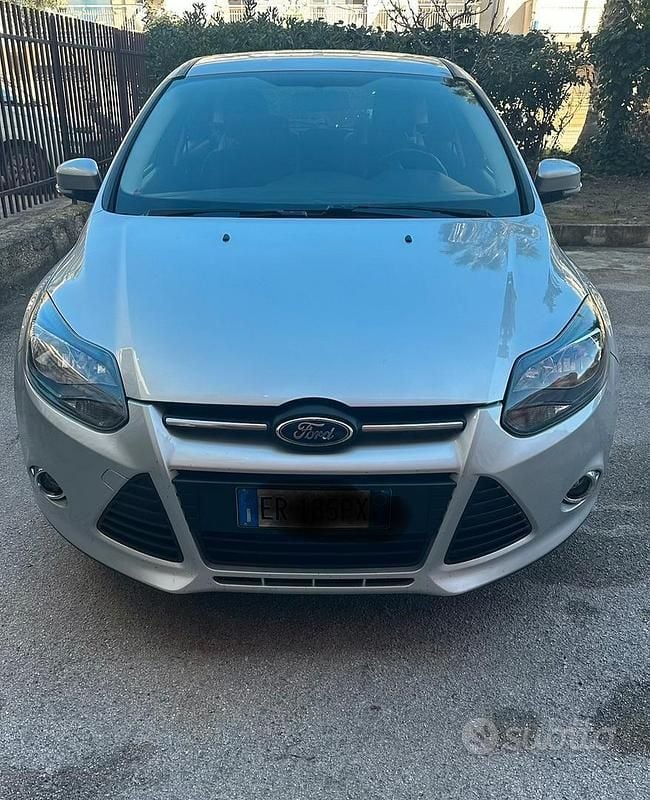 Usata Ford Focus 115 CV (84 kW) 2013 Grigio Berlina