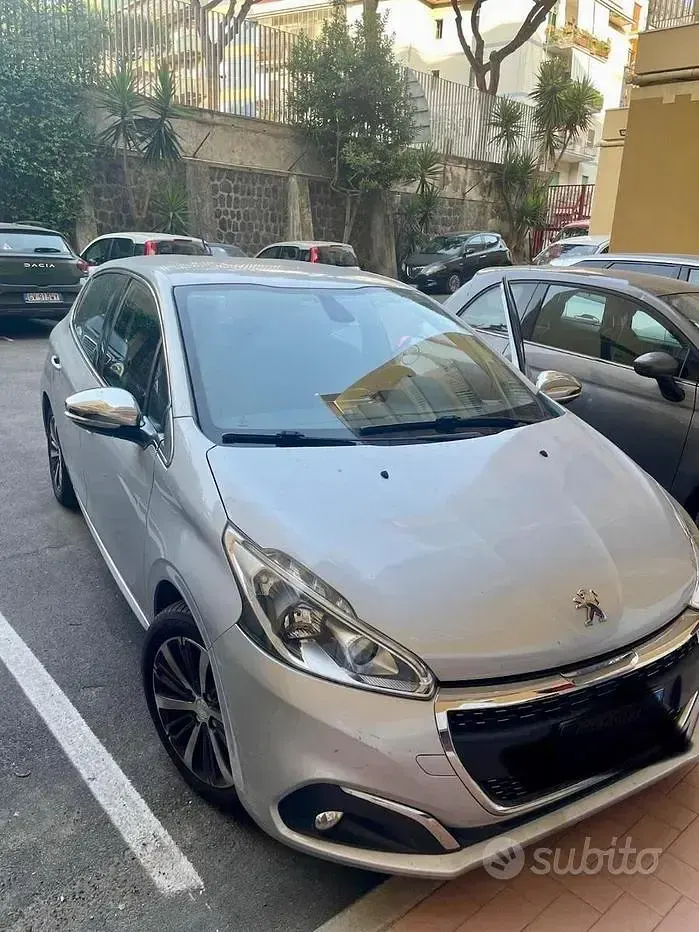 Usata Peugeot 208 Allure 82 CV (60 kW) 2017 Grigio Utilitaria