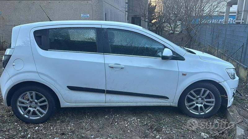 Usata Chevrolet Aveo 69 CV (50 kW) 2013 Bianco Berlina