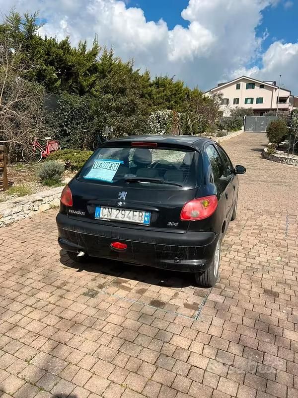 Usata Peugeot 206 68 CV (50 kW) 2004 Nero Berlina