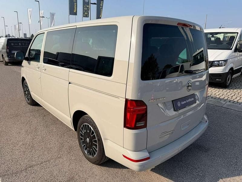 Usata VW Multivan Life 150 CV (110 kW) 2022 Ascot grey Furgone