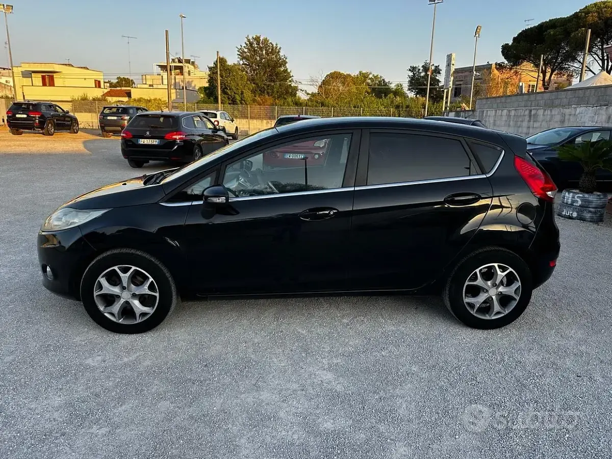 Usata Ford Fiesta Titanium 82 CV (60 kW) 2009 Nero Berlina