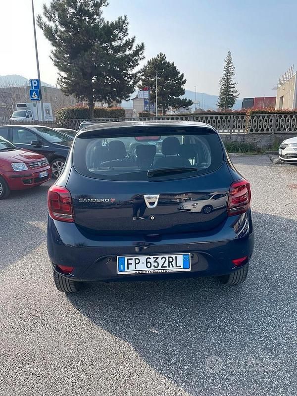 Usata Dacia Sandero Comfort 90 CV (66 kW) 2018 Blu/azzurro Berlina
