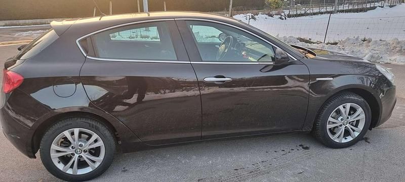 Usata Alfa Romeo Giulietta Distinctive 105 CV (77 kW) 2013 Nero Utilitaria