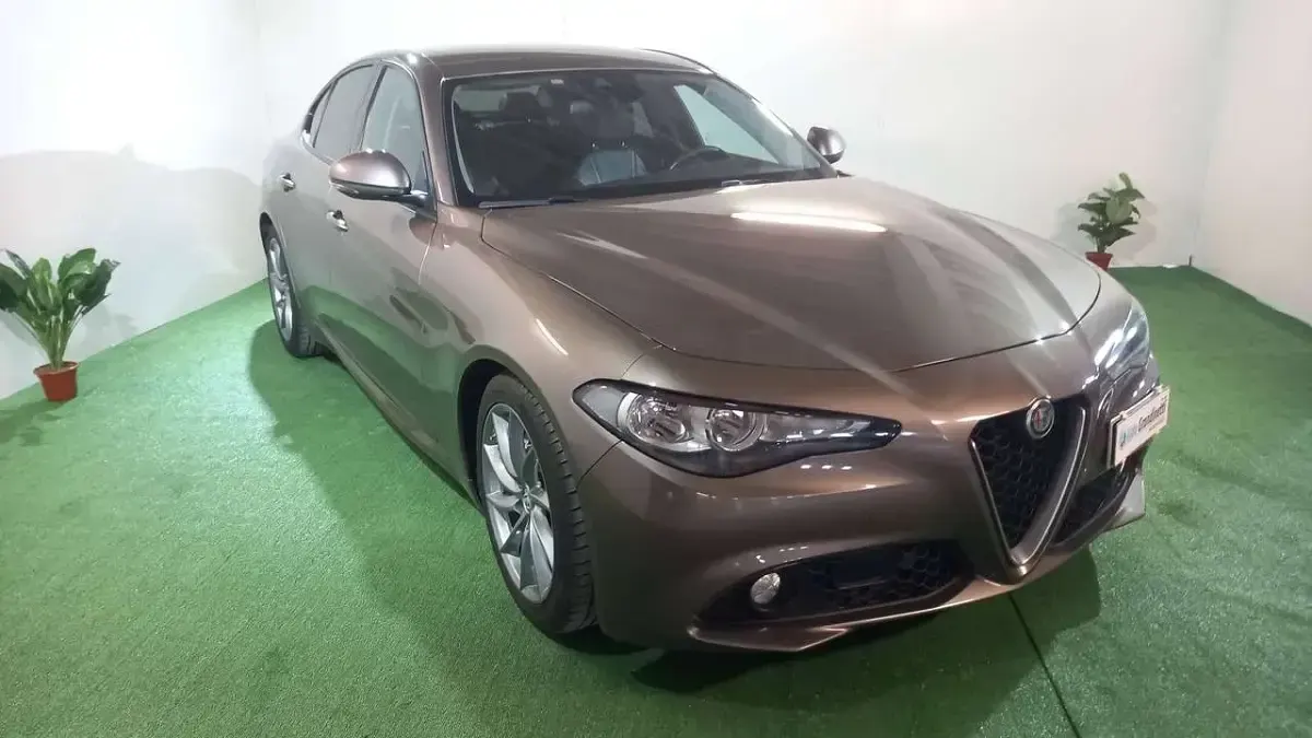 Usata Alfa Romeo Giulia Business 136 CV (100 kW) 2019 Bronzo Berlina