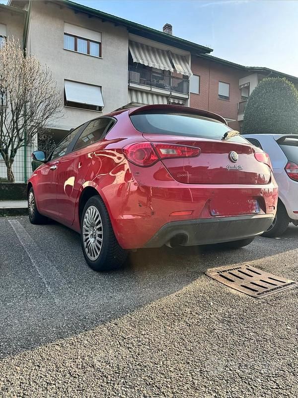 Usata Alfa Romeo Giulietta 105 CV (77 kW) 2012 Rosso Utilitaria