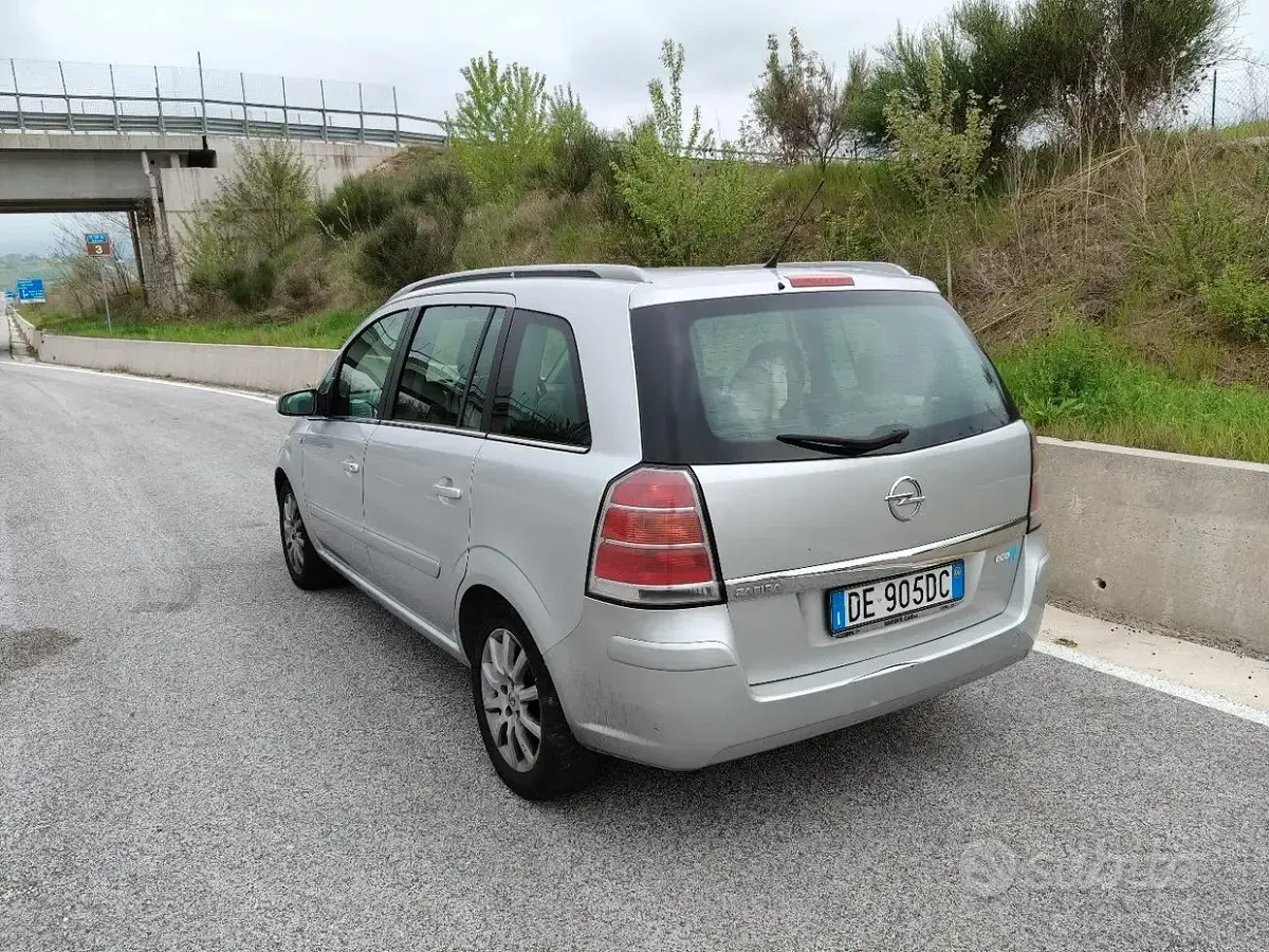 Usata Opel Zafira 94 CV (69 kW) 2006 Grigio Monovolume