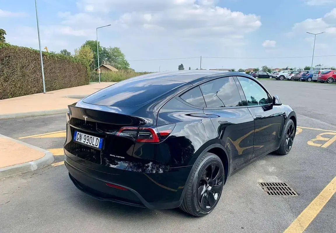 Usata Tesla Model Y 189 kW (258 CV) 2023 Nero SUV