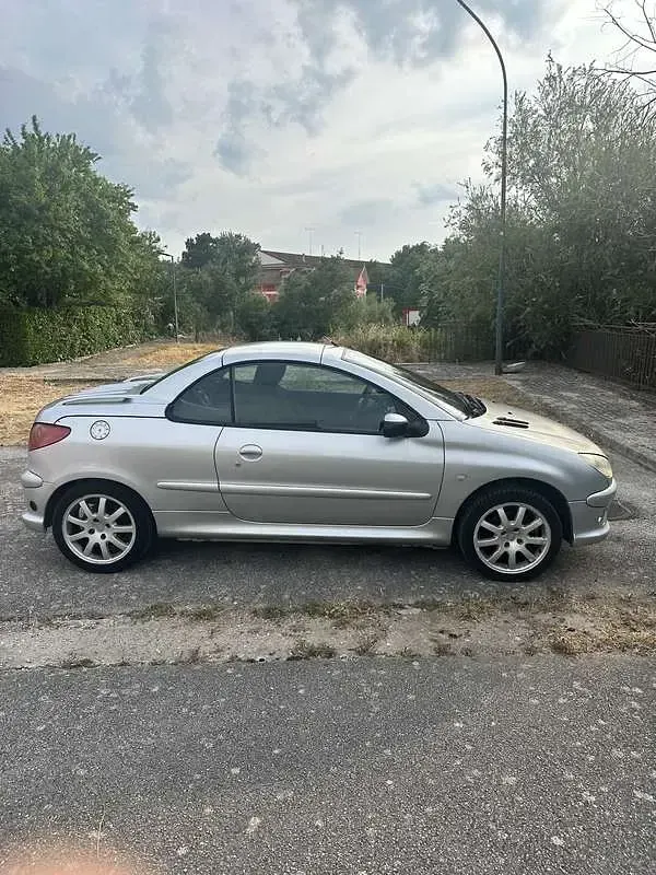 Usata Peugeot 206 CC 109 CV (80 kW) 2004 Cabrio