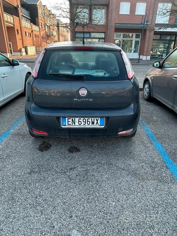 Usata Fiat Punto 95 CV (69 kW) 2012 Grigio Utilitaria