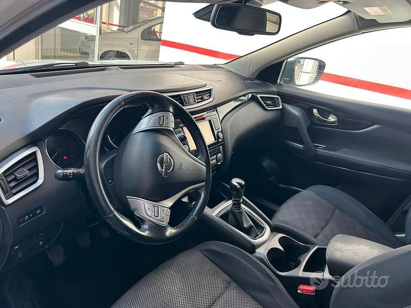 Usata Nissan Qashqai Tekna 116 CV (85 kW) 2016 Bianco SUV